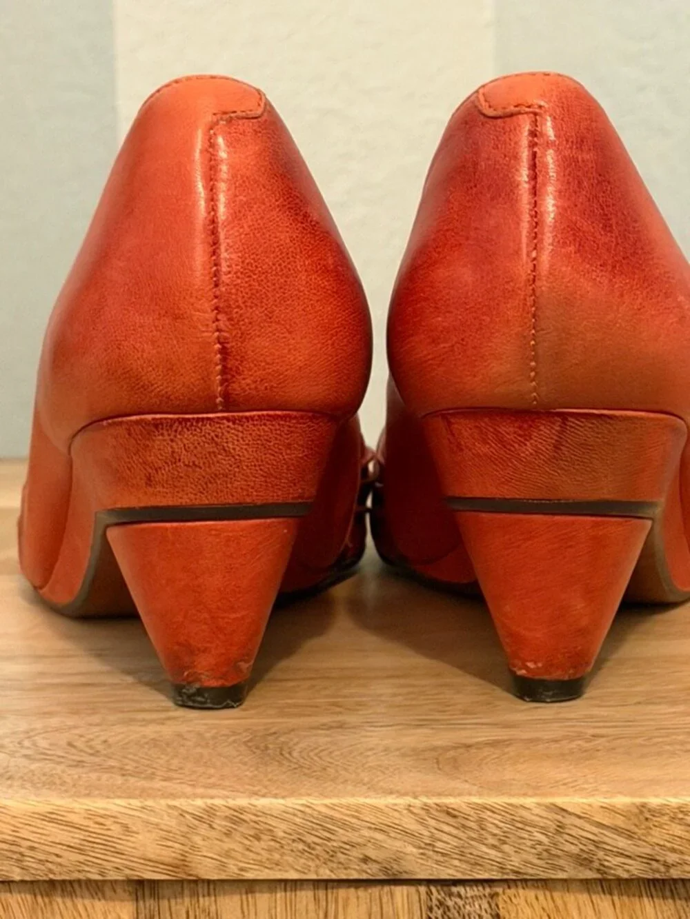 Frye Ada Pleats Peep Toe Pumps Coral Red Leather Kitten Heels Size 8 Vintage